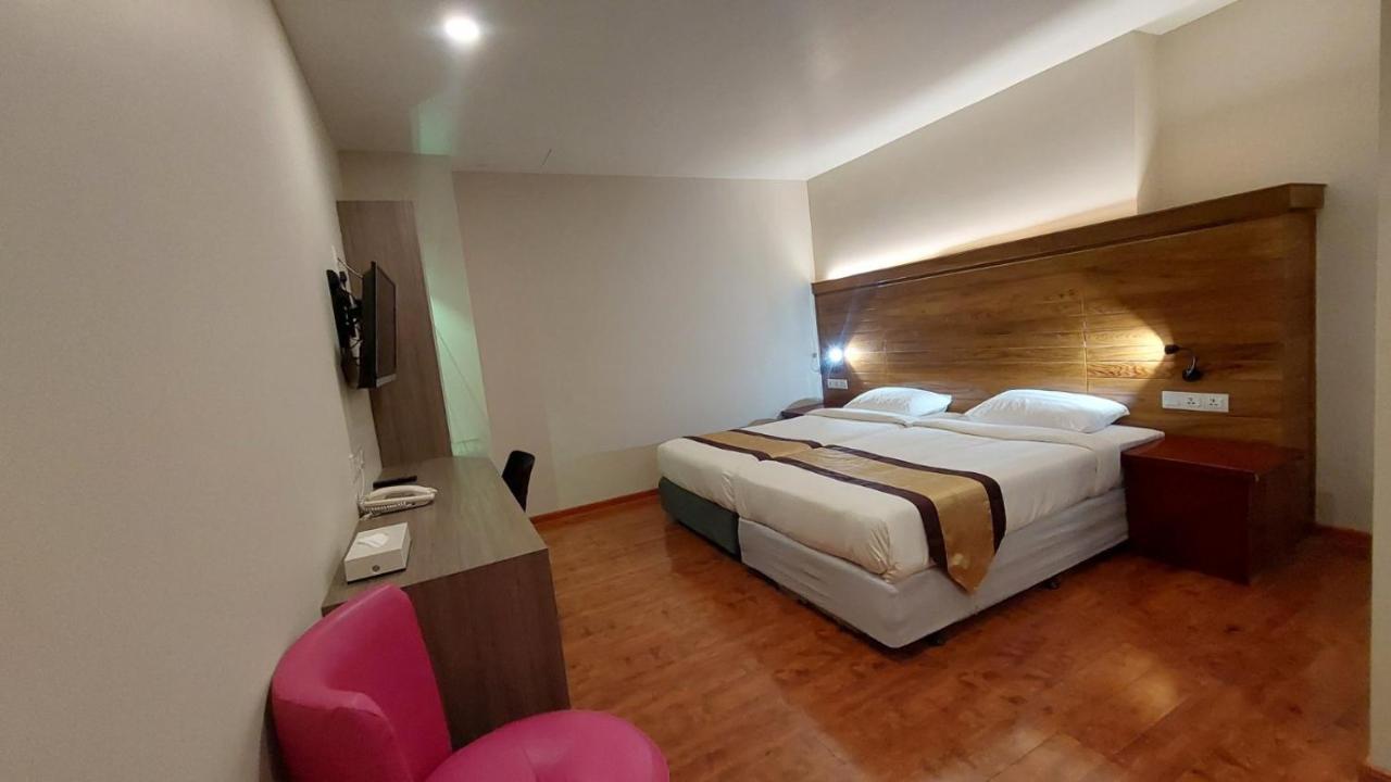 Hotel Grand Galaxy Rangoon Buitenkant foto