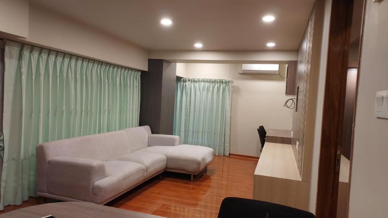 Hotel Grand Galaxy Rangoon Buitenkant foto